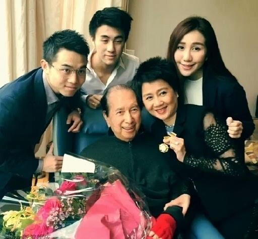 新澳门六开彩正版免费,新澳门六开彩正版免费，探索彩票世界的魅力与责任